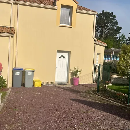 T3 Individuel Avec Acces Piscine Et Jardin Prives Apartamento