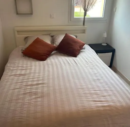 T3 Individuel Avec Accès Piscine Et Jardin Privés *