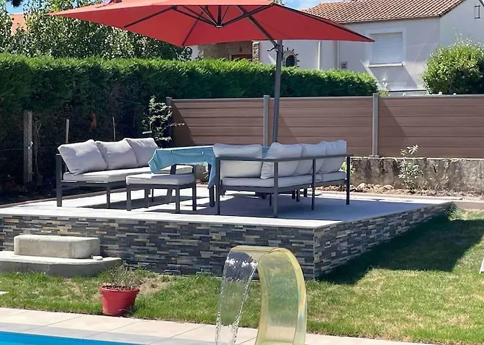 T3 Individuel Avec Acces Piscine Et Jardin Prives Basse-Goulaine