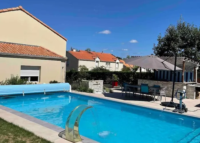 T3 Individuel Avec Acces Piscine Et Jardin Prives דירה