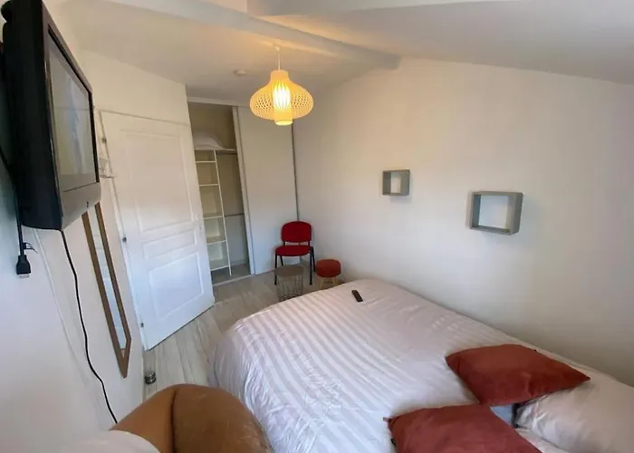 T3 Individuel Avec Acces Piscine Et Jardin Prives *