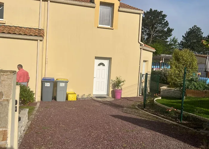 T3 Individuel Avec Accès Piscine Et Jardin Privés Apartamento